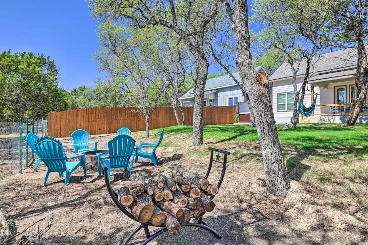 Convenient Cute Cottage Hot Tub Fire Pit Sleeps 6 Canyon Lake Exterior foto
